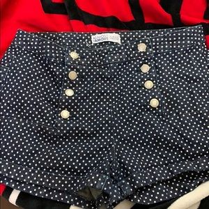 Almost Famous women’s shorts